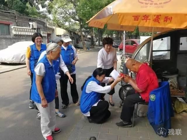 图为 慰问现场