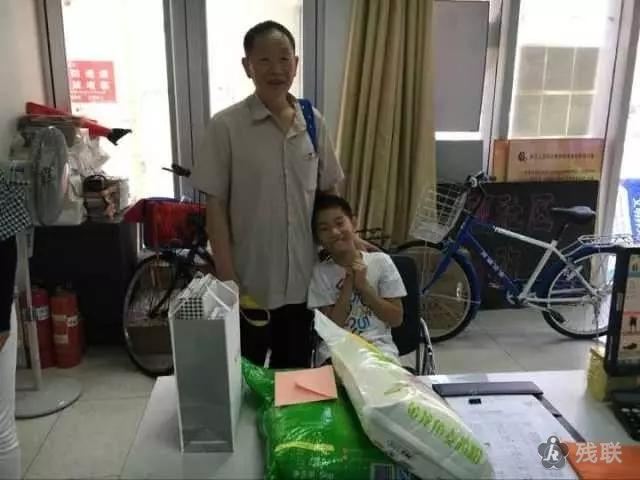 图为 慰问现场