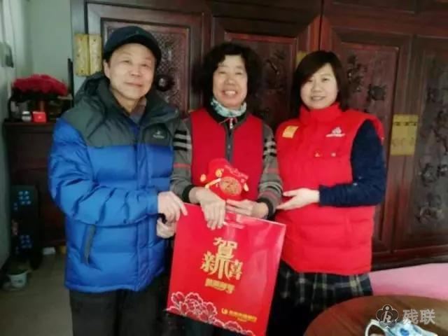 图为 慰问现场