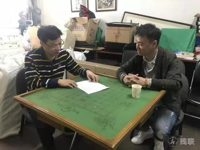 图为 座谈现场