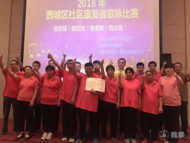 图为 获奖合影