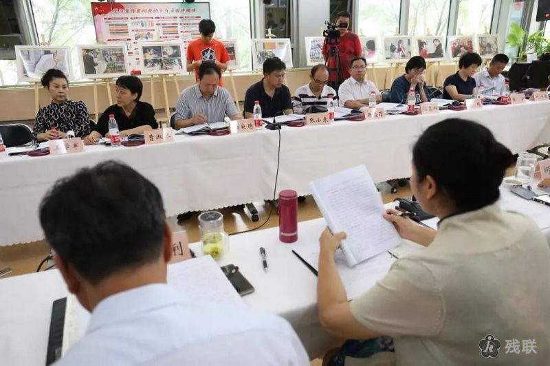 图为 座谈会现场