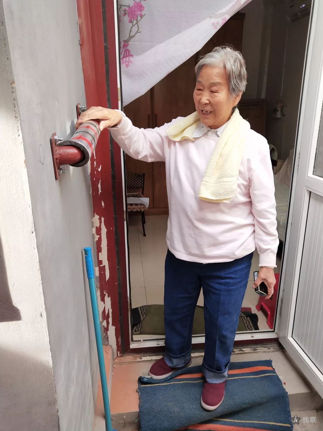 图为 体验无障碍设施